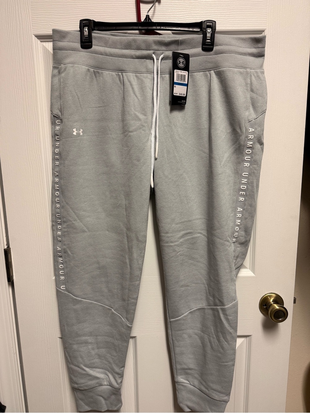 Outfit- Under Armour- Light Gray - Picture 5 of 9